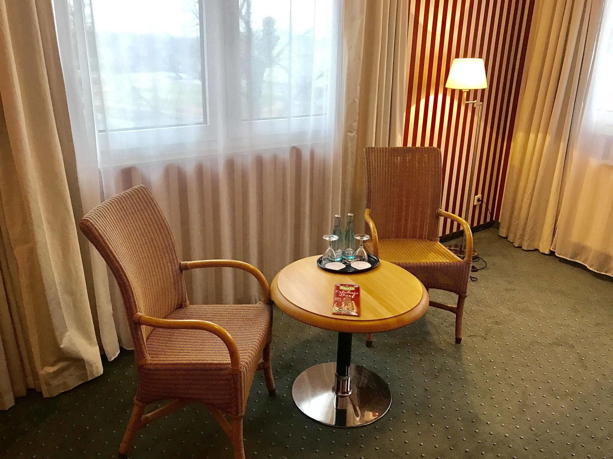 Hotel Berlin - Greenline Hotel Zossen Bagian luar foto